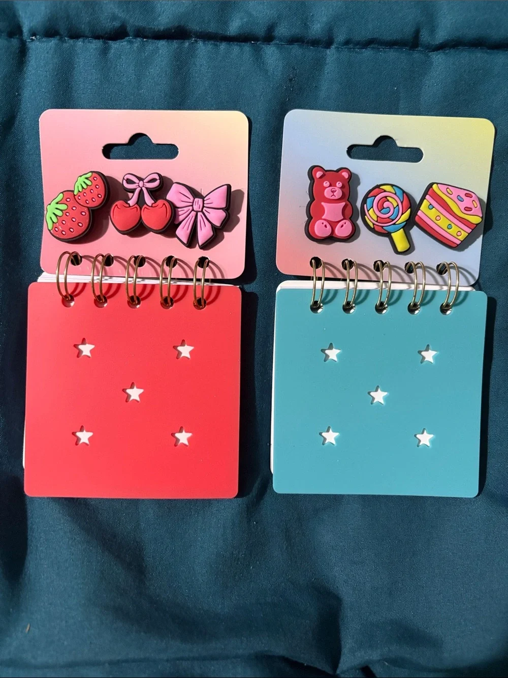 Cute croc-like charms with mini note pads sets.  Can be used on other stuff